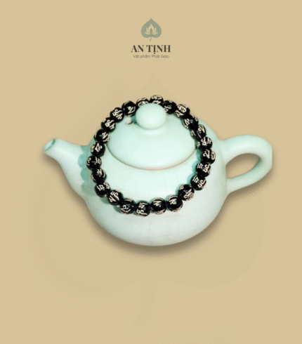 Vòng chuỗi đeo tay có chữ