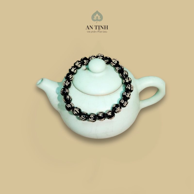 Vòng chuỗi đeo tay có chữ