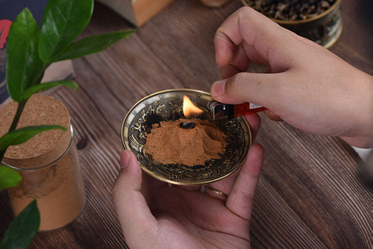 Mùi của hương trầm có tác dụng tâm linh xua đuổi tà khí