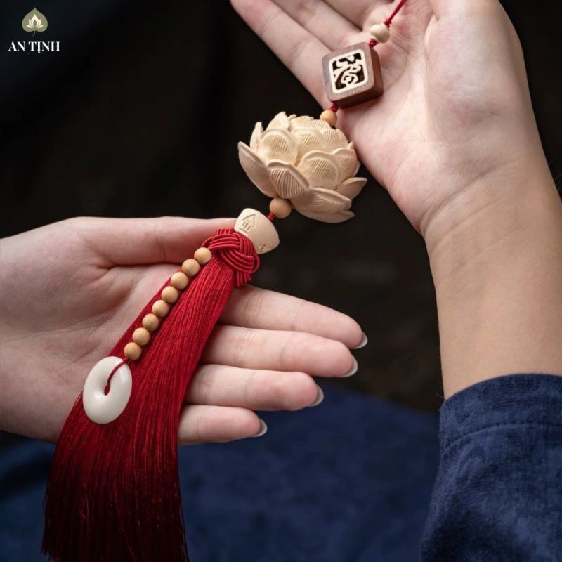 Khánh Treo Xe Ô Tô Hình Hoa Sen Dây Đỏ