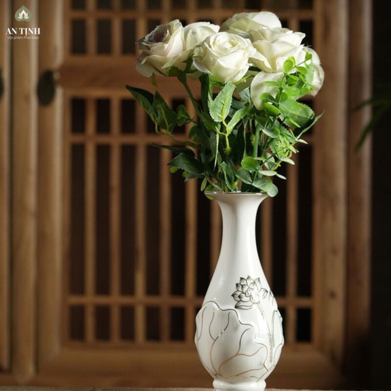 Bình đựng bông thờ chạm nổi hoa sen