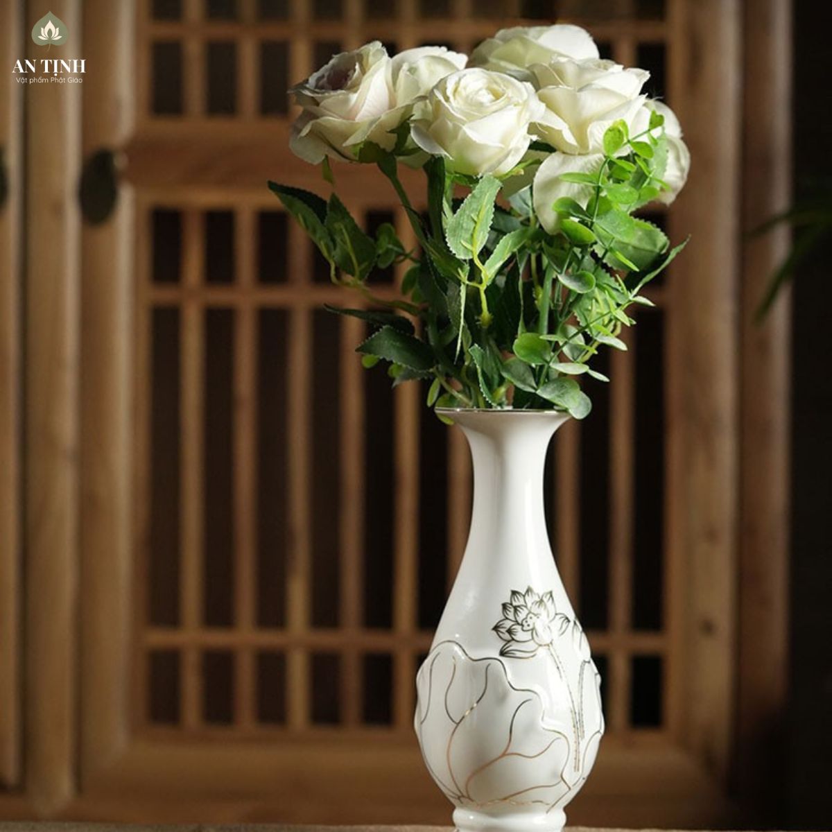 Bình Đựng Bông Thờ Chạm Nổi Hoa Sen (4) Bình đựng bông thờ chạm nổi hoa sen