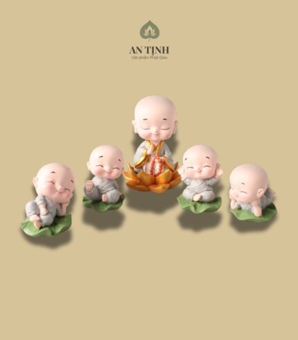 Bộ Tượng Nhà Sư Và Bốn Chú Tiểu