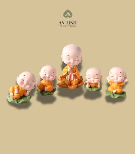 Bộ Tượng Nhà Sư Và Bốn Chú Tiểu