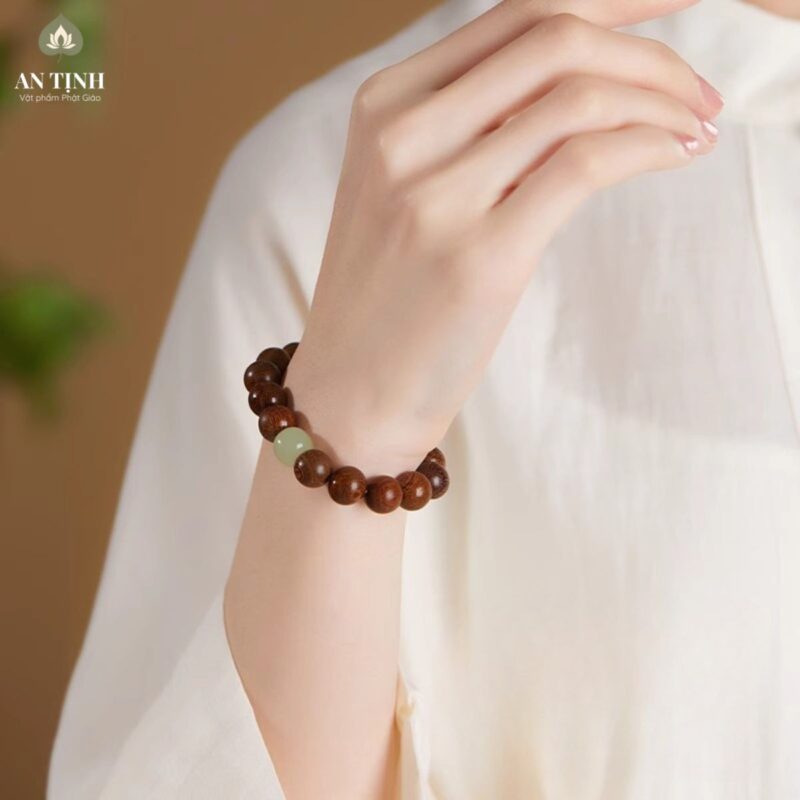 chuỗi đeo tay gỗ đàn hương 1