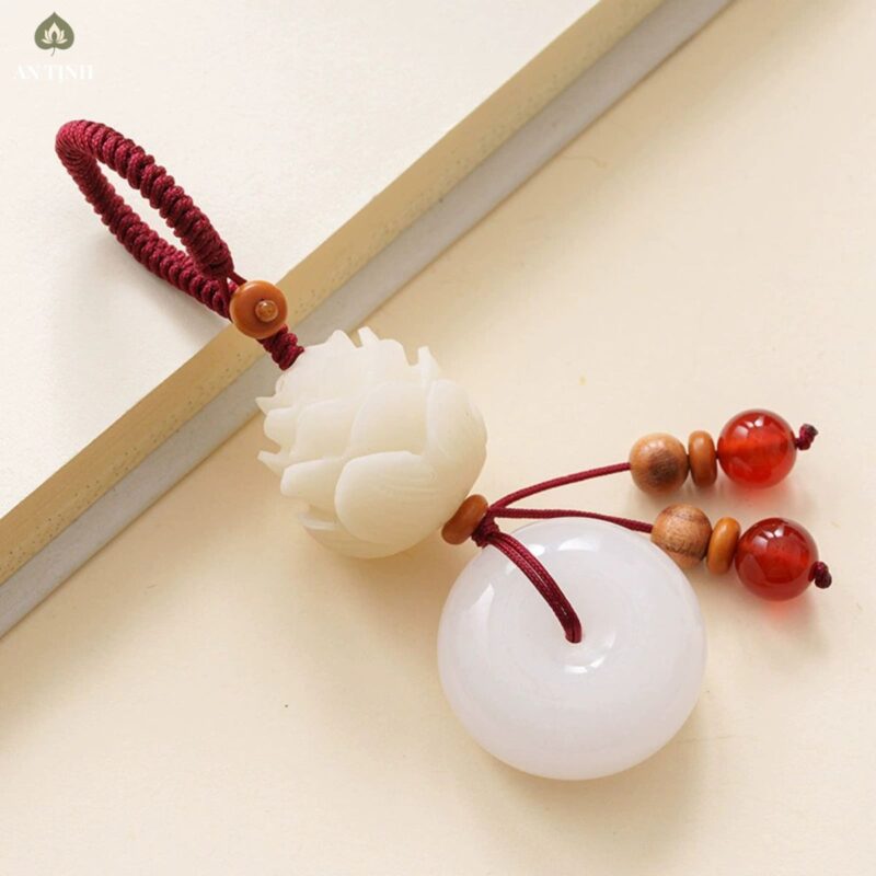 Móc Khóa Phong Thủy Hoa Sen Ngọc Trắng