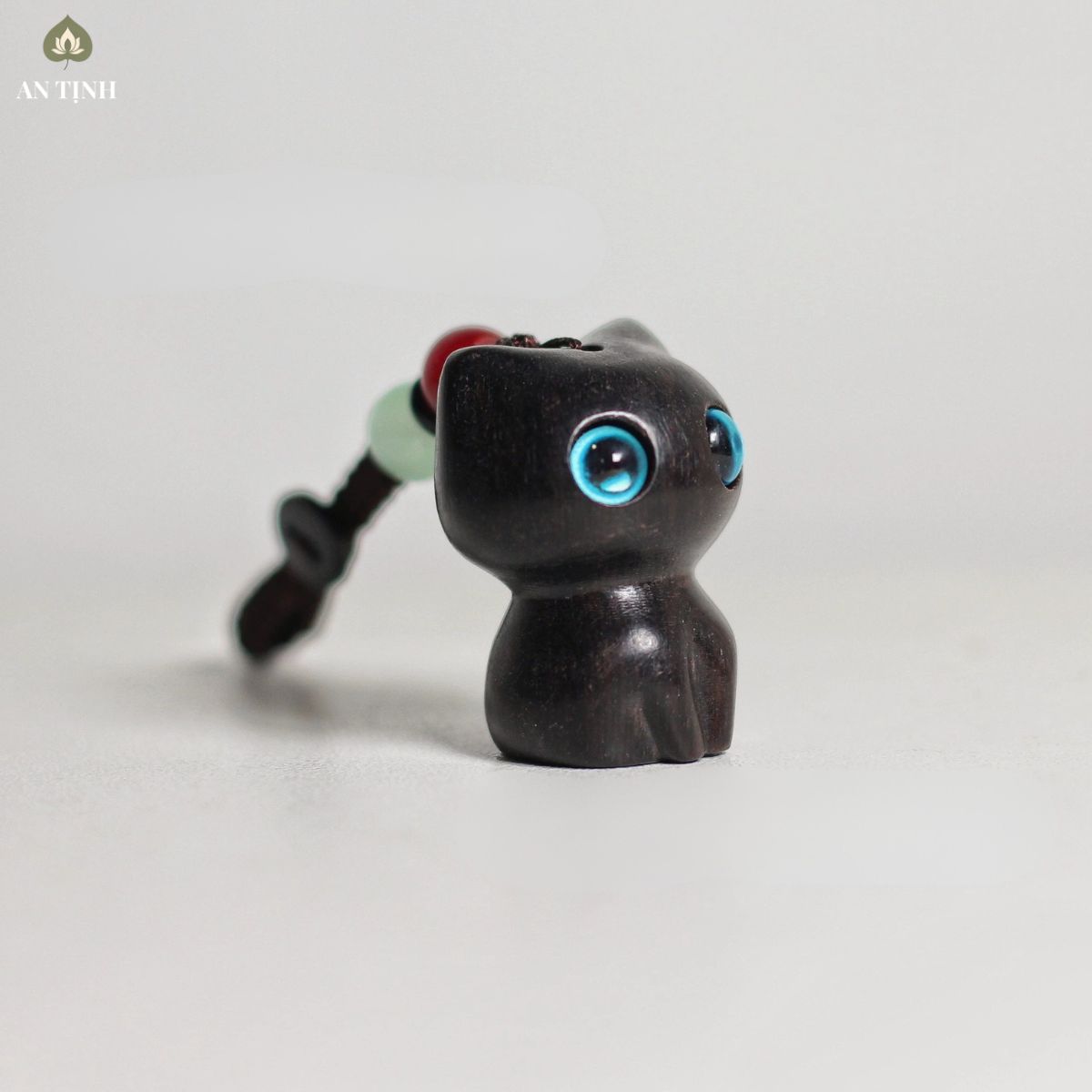 Móc Treo Phong Thủy Mèo Gỗ Mắt Xanh