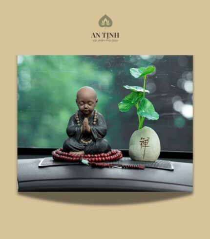 Tượng Nhà Sư Ngồi Tụng Kinh