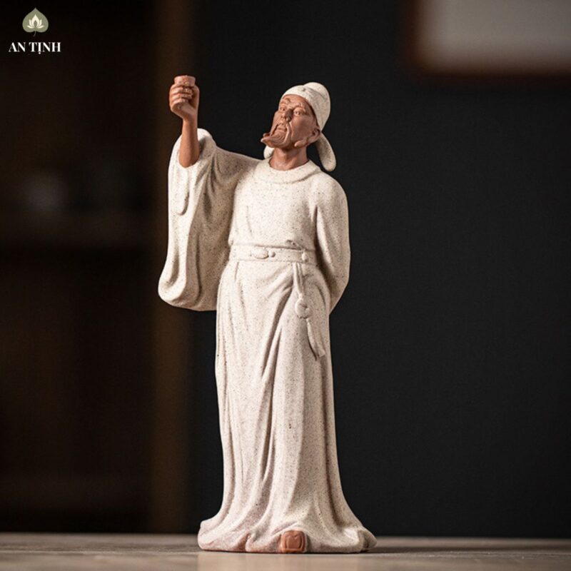 Tượng Thi Sĩ Lý Bạch Nâng Chén Rượu