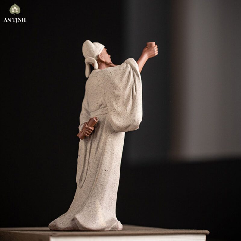 Tượng Thi Sĩ Lý Bạch Nâng Chén Rượu