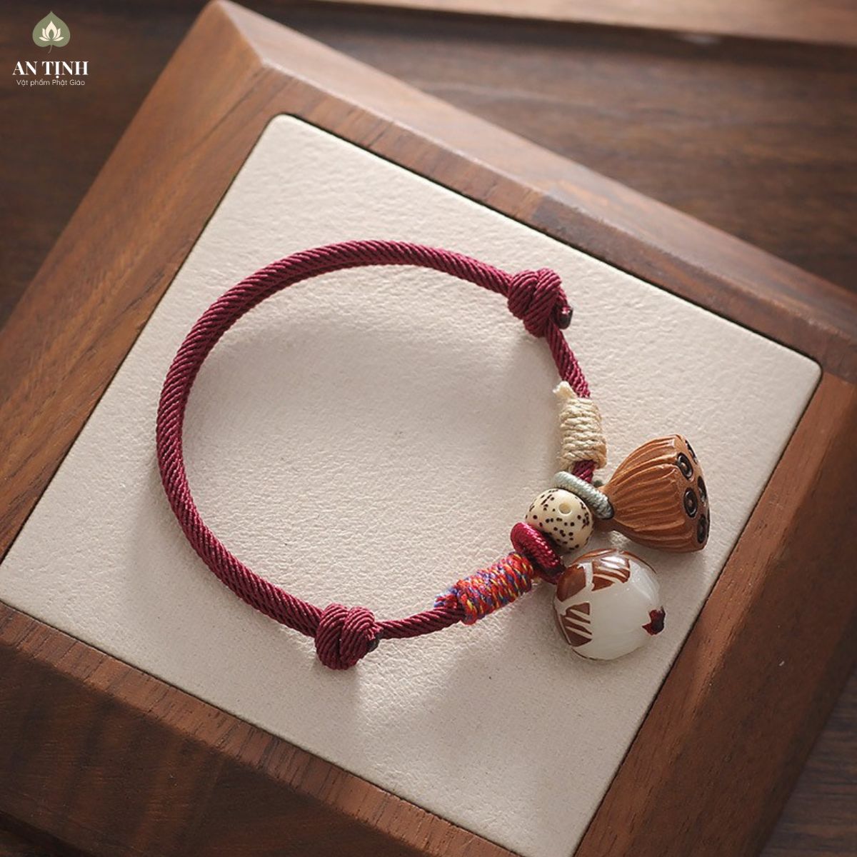 Vòng Tay Chỉ Đỏ Hạt Sen Bồ Đề