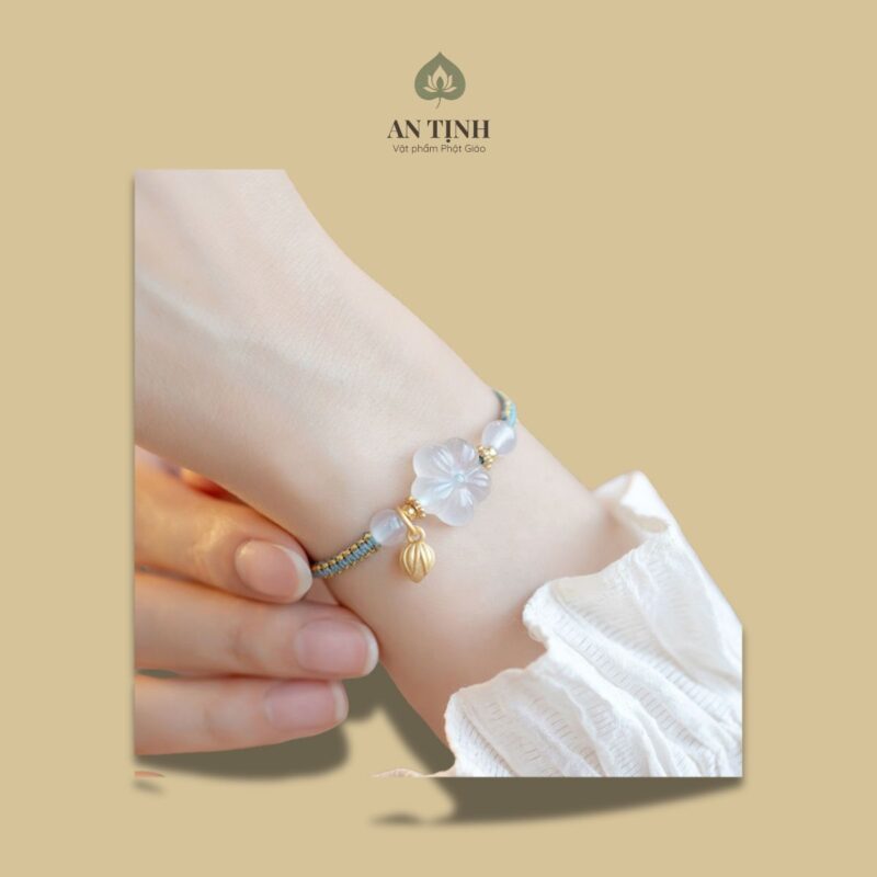 Vòng Tay Chỉ Xanh Hoa Sen Mận Trắng