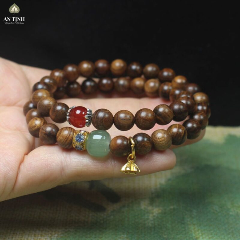 Vòng Tay Gỗ Trắc Charm Ngọc