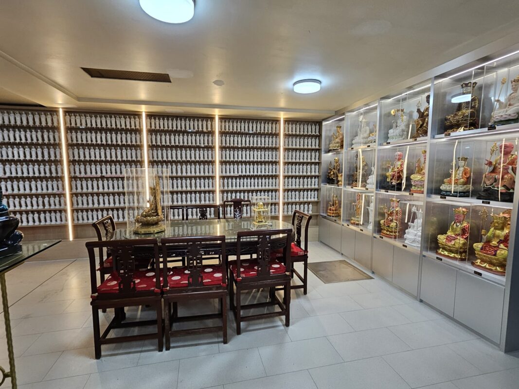 Một cửa hàng đúng pháp không chỉ nằm ở sản phẩm – mà còn thể hiện qua không gian, người phụng sự và năng lượng tỏa ra