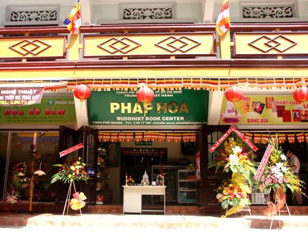 Pháp Hoa – Siêu thị lớn bên trong chùa Phổ Quang