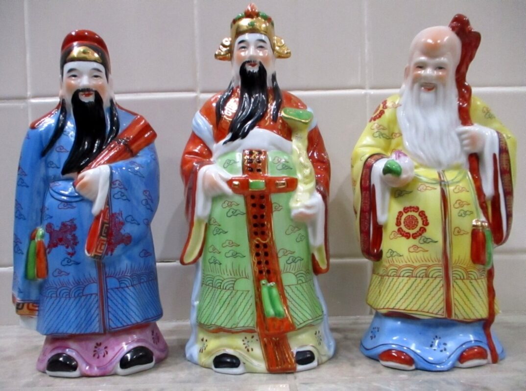 Bộ tượng Phúc - Lộc - Thọ, hay còn gọi là tượng Tam Đa, là bộ ba tượng thần tiên được thờ cúng trong văn hóa Á Đông, đặc biệt là Việt Nam và Trung Quốc, tượng trưng cho ba điều ước lớn nhất của con người: may mắn (Phúc), tài lộc (Lộc) và sống lâu (Thọ)