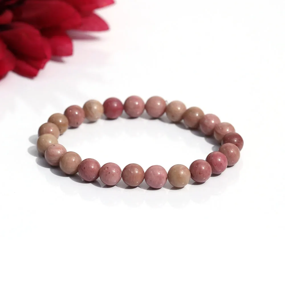 Mệnh Thổ có thể đeo vòng đá Rhodochrosite hồng sậm vì màu hồng và tím của đá này thuộc hành Hỏa, mà trong ngũ hành, Hỏa sinh Thổ, nên rất phù hợp để bổ trợ năng lượng cho người mệnh Thổ.
