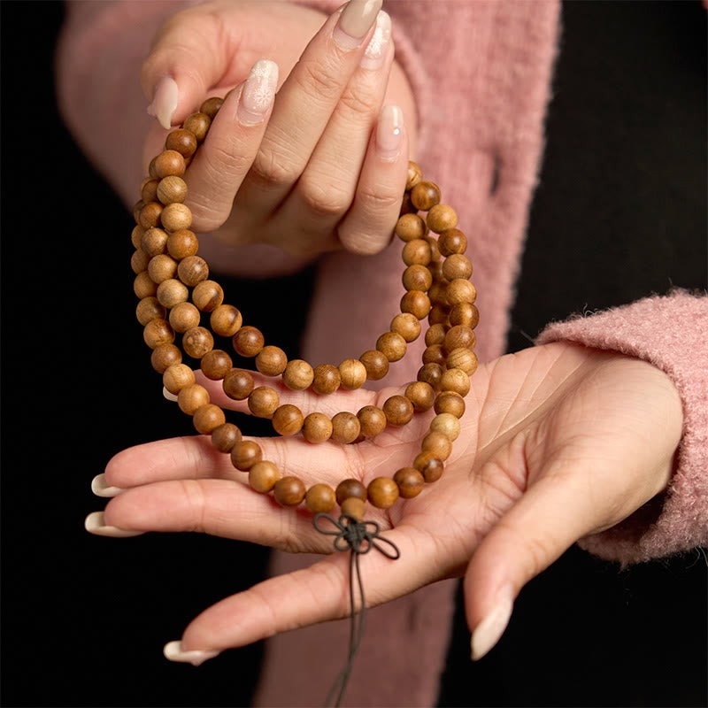 Để bảo quản vòng trầm hương 108 hạt, giữ hương và năng lượng, bạn nên tránh tiếp xúc với nước, mồ hôi, hóa chất, và nhiệt độ cao. Hãy bảo quản vòng trong hộp kín hoặc túi vải thoáng khí, và lau chùi nhẹ nhàng bằng khăn mềm khi cần thiết.