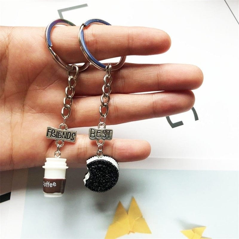 Tặng móc khóa cho bạn bè thể hiện sự quan tâm, gắn bó và lưu giữ kỷ niệm. Nó có thể là một món quà nhỏ nhưng mang nhiều ý nghĩa, thể hiện tình bạn, sự đồng hành và mong muốn người nhận luôn may mắn, bình an.
