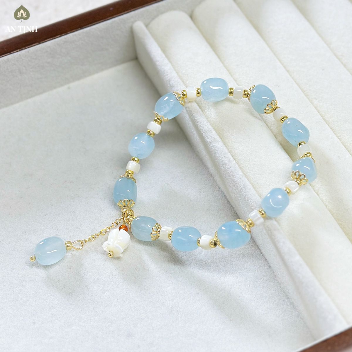 Vòng Tay Đá Aquamarine Hoa Huệ Trắng