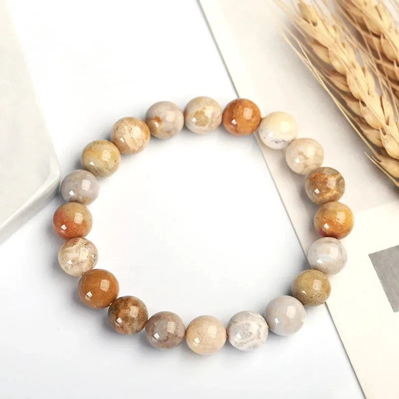 Vòng tay đá san hô trắng hoàn toàn phù hợp với người mệnh Thủy vì màu trắng là màu tương sinh của mệnh này, đại diện cho sự thanh khiết, bình yên và có khả năng giúp cân bằng tinh thần, giảm căng thẳng. Đá san hô trắng còn giúp thanh lọc năng lượng tiêu cực, mang lại sự tự tin và cải thiện giấc ngủ, rất tốt cho người làm việc trong môi trường nhiều áp lực.