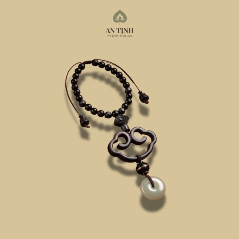 Người mệnh Thủy khi chọn màu sắc nên ưa chuộng màu đen, xanh dương, trắng, xám, và ánh kim vì chúng thuộc hành Thủy và Kim (tương sinh), giúp mang lại may mắn và thuận lợi