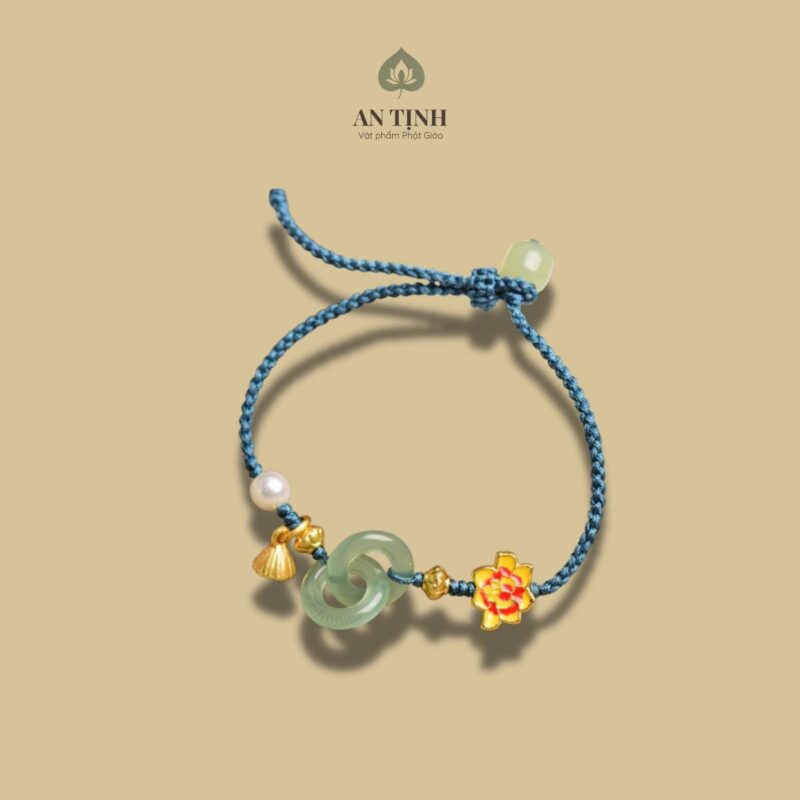 Để chọn vòng tay phù hợp với người mệnh Thủy, bạn nên chọn các màu xanh dương, đen, xám, trắng, bạc (tương sinh hoặc tương hợp) và tránh màu nâu, vàng (tương khắc)