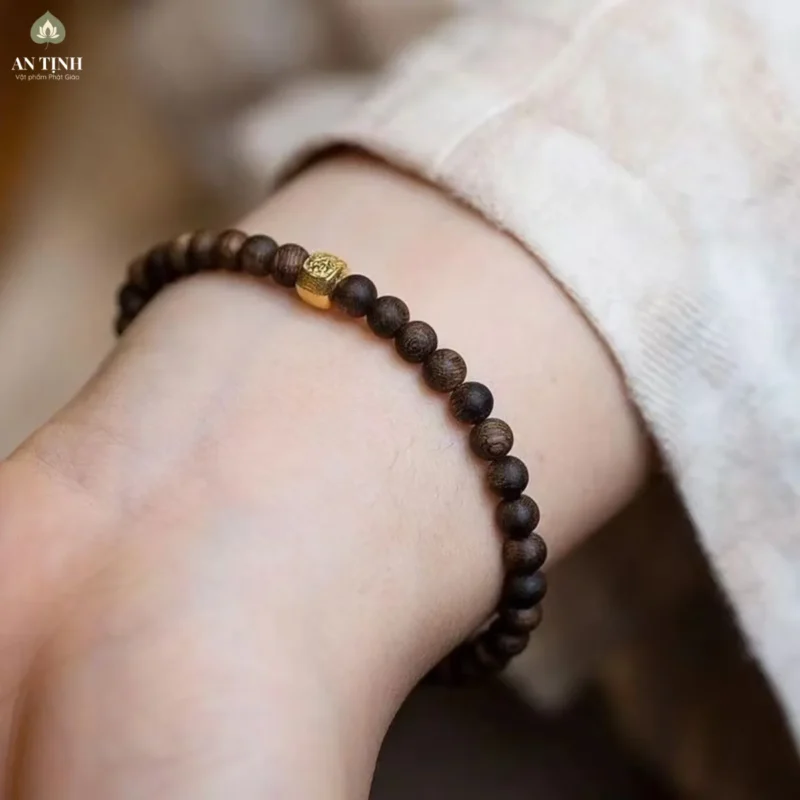 Đeo vòng tay phong thủy tay nào cho đúng