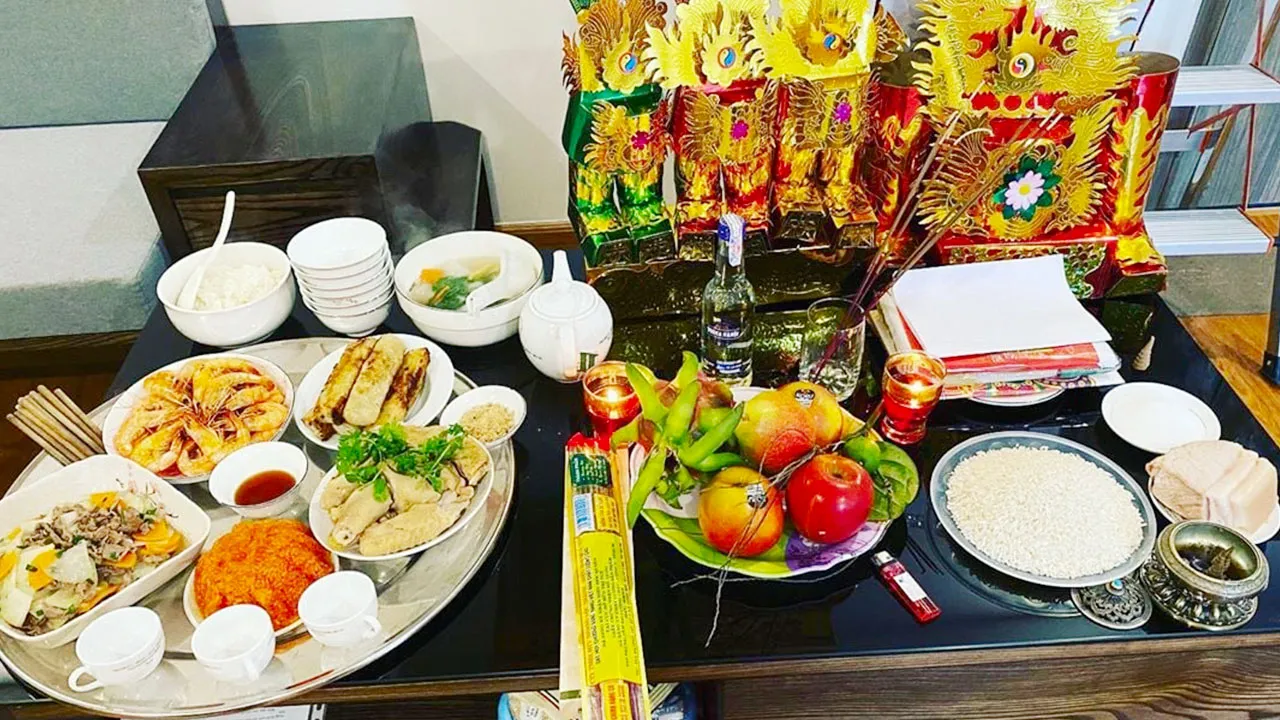 Việc thay bát hương trước lễ tiễn ông Công ông Táo là hoàn toàn phù hợp và được khuyến khích vì đây là thời điểm cuối năm, thích hợp để dọn dẹp ban thờ sạch sẽ, đón năm mới và thể hiện sự thành kính. Bạn nên làm trước ngày 23 tháng Chạp để bàn thờ được gọn gàng khi làm lễ tiễn ông Công ông Táo.