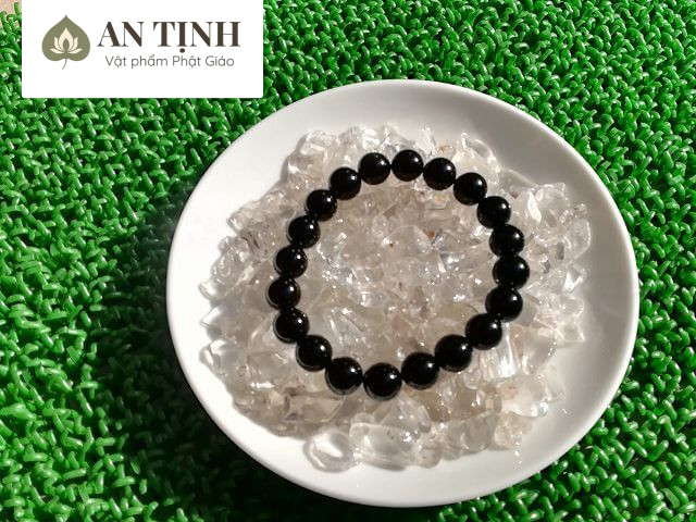 Cách thanh tẩy và nạp lại năng lượng cho vòng tay đá định kỳ