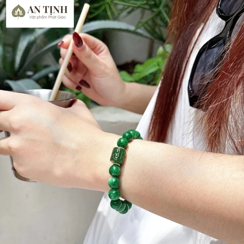 Chọn vòng tay phong thủy cho nữ mệnh Kim