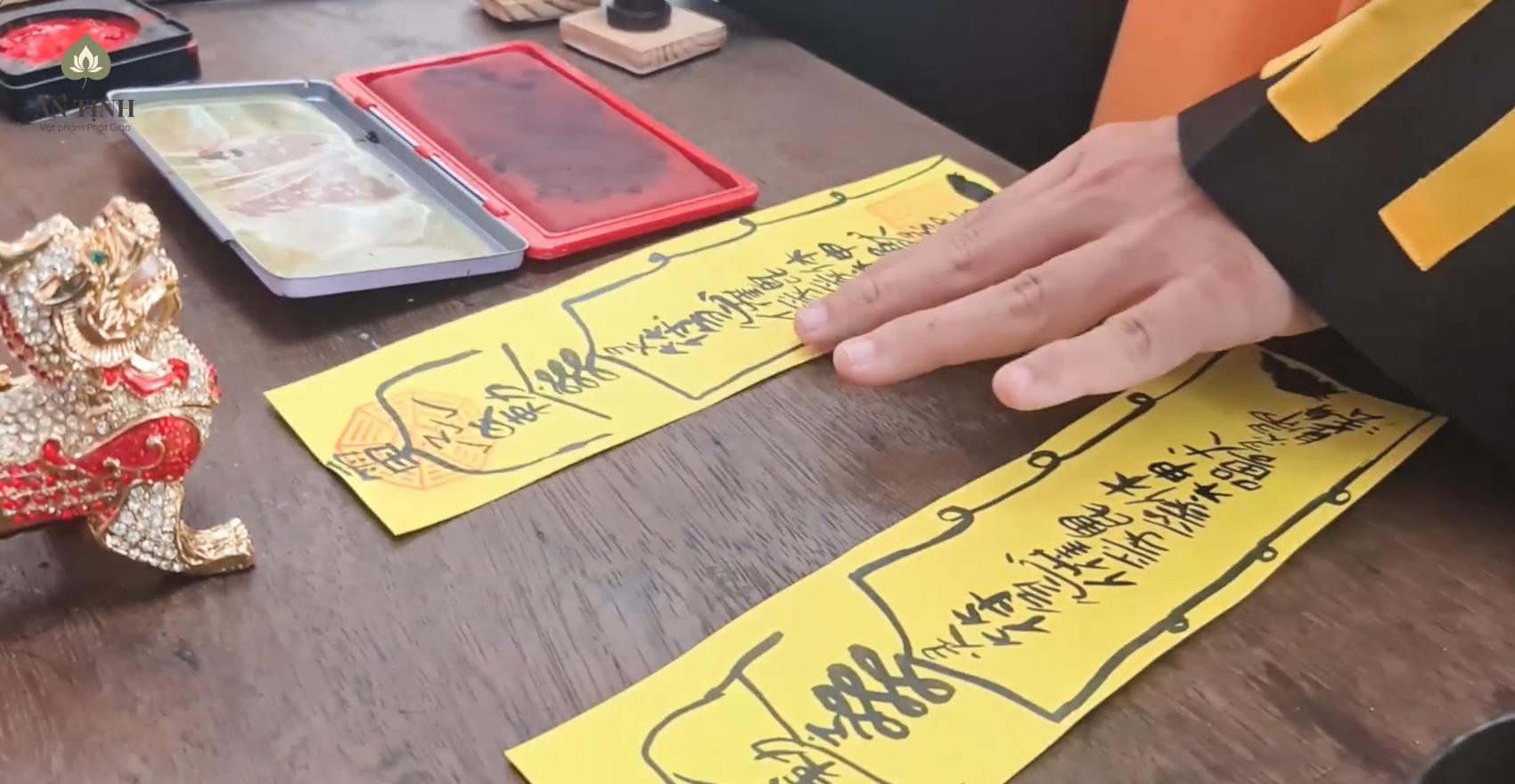 Chuẩn bị vật dụng để khai quang Tỳ Hưu