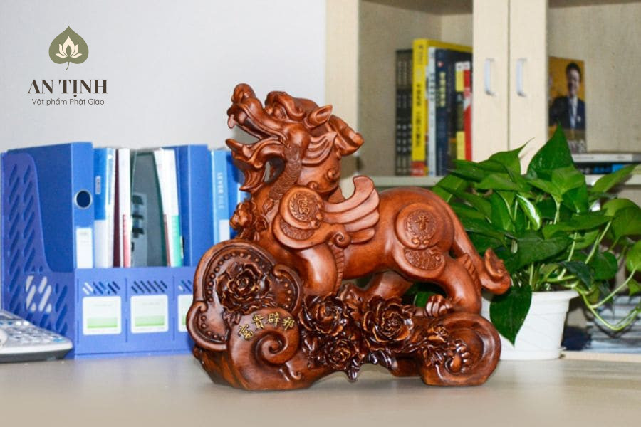 Đặt Tỳ Hưu trên bàn làm việc