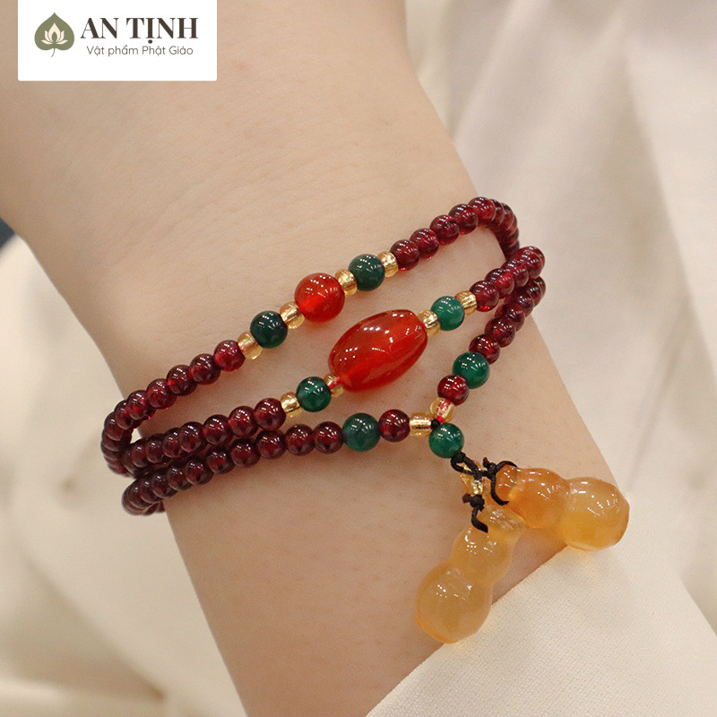 Người tuổi Mậu Ngọ (1978) nên đeo vòng tay phong thủy tay trái để thu hút tài lộc, may mắn và tay phải để xua đuổi tà khí, bảo vệ bản thân