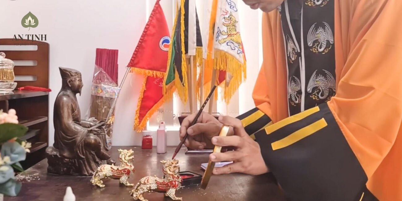 Khai quang Tỳ Hưu bằng gương