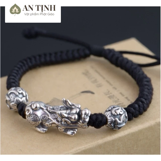 Có, bạn hoàn toàn có thể kết hợp vòng tay có Tỳ Hưu và Hồ Ly vì chúng bổ trợ cho nhau: Tỳ Hưu chiêu tài lộc và Hồ Ly hỗ trợ tình duyên