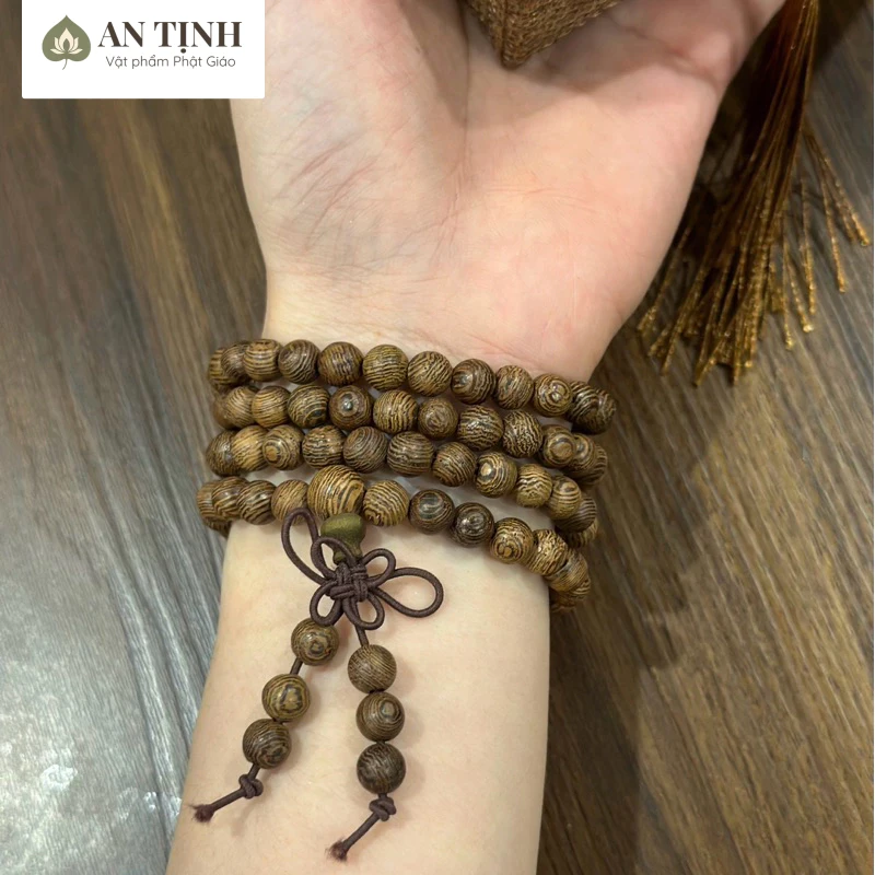 Vòng tay phong thủy được xem như một "bùa hộ mệnh", giúp cân bằng năng lượng cuộc sống thông qua việc chế tác từ các loại đá quý và kim loại quý phù hợp với ngũ hành và vận khí của từng người.