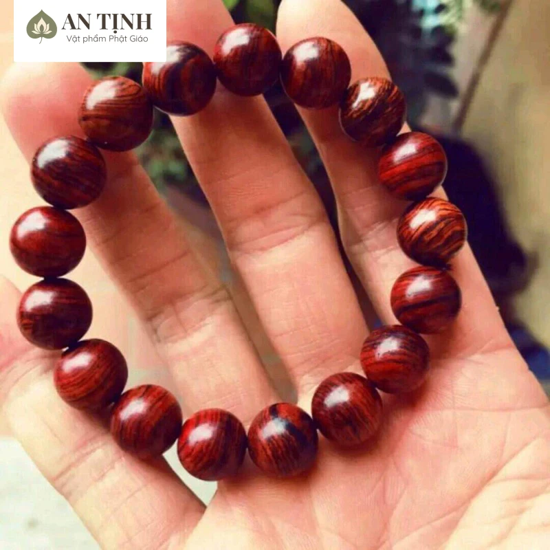 Vòng tay phong thủy gỗ Sưa