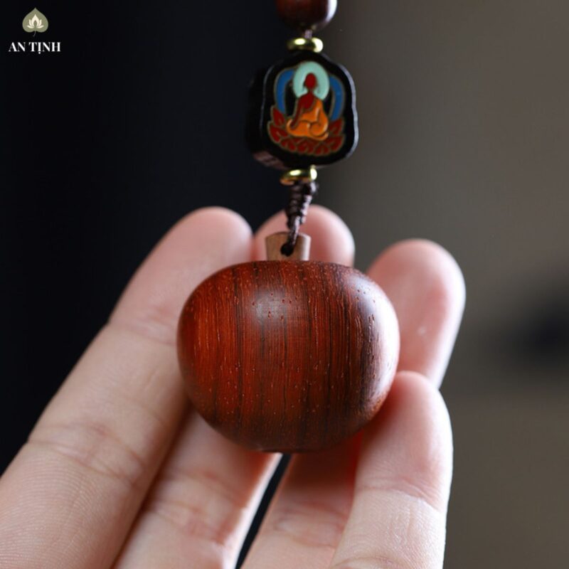 Móc Khóa Quả Táo Gỗ Đàn Hương