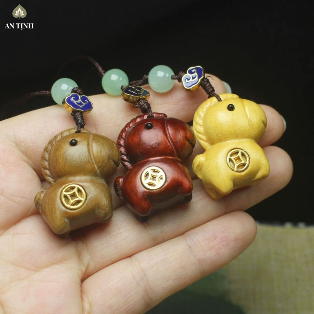 Móc Khóa Ngựa Gỗ Đàn Hương Đỏ