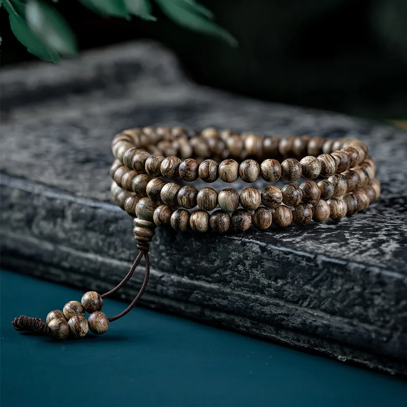 Khai quang vòng trầm hương (trì chú) nên thực hiện liên tục trong khoảng 15 ngày, mỗi ngày 1 tiếng, hoặc thực hiện 1 lần duy nhất khi mới mua về. Nên chọn thời điểm thanh tịnh, sáng sớm hoặc ngày rằm/mùng 1 để thực hiện. Sau 6 tháng đến 1 năm, bạn nên tẩy uế và trì chú lại để làm mới năng lượng